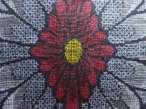 アンティーク 菊菱模様織出し本場正藍泥染大島紬着物(割り込み絣)